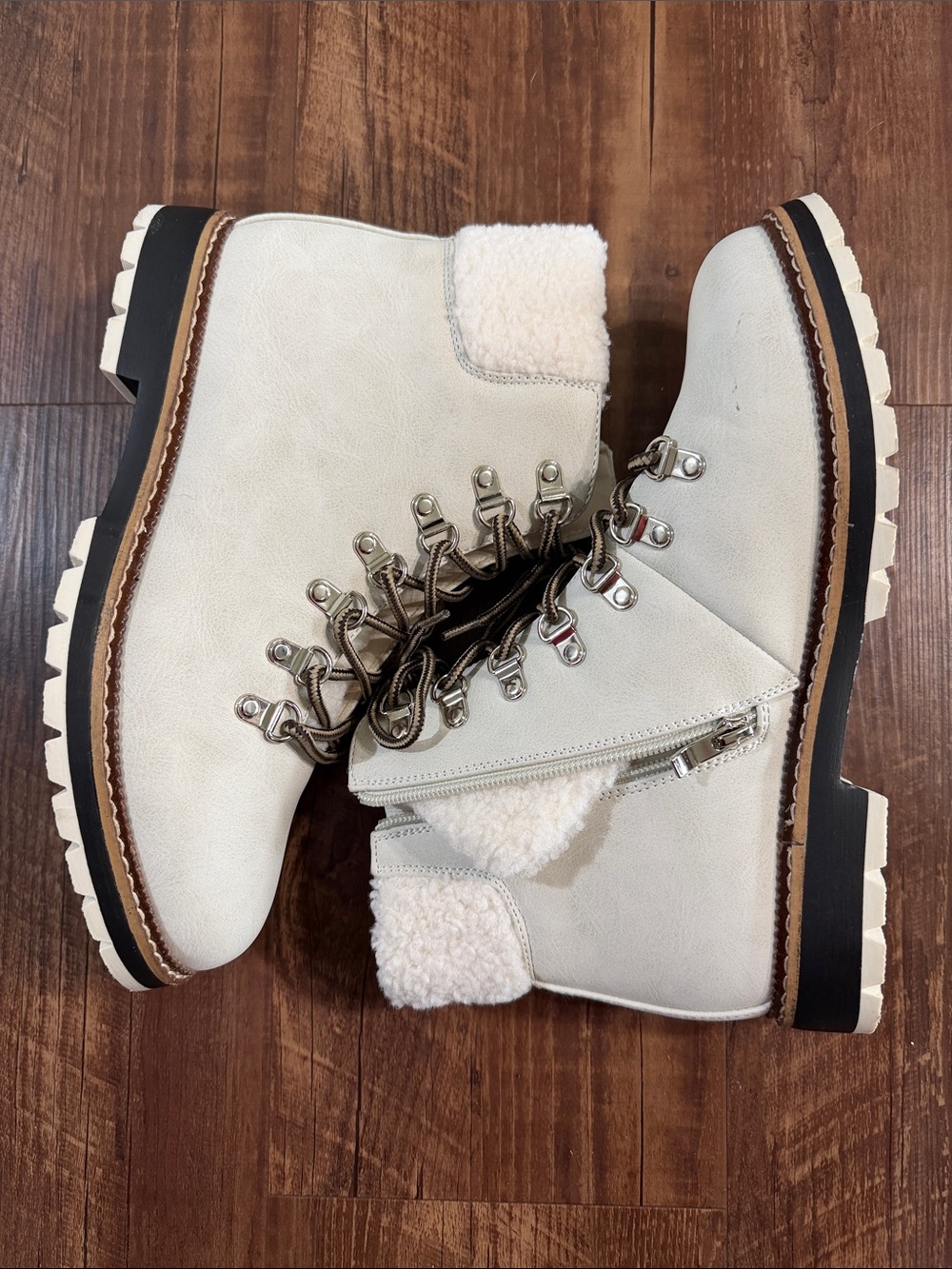 Women's Fashion Fur Trim White Cream Boots Size 10 Dunes Conrad Hiker